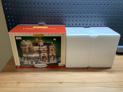 Lemax Village Collection TOWN HALL Lighted Building  #45113 AS-IS