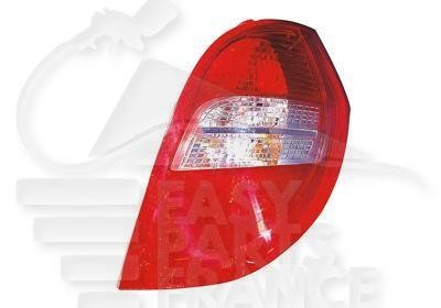 Feu arrière-droit blanc Mercedes Classe A résout infiltration et phare cassé