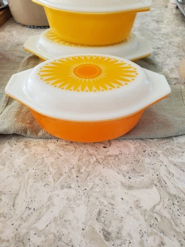 Vintage Pyrex Orange Daisy/sunflower Oval Casserole Dish & Lid  #043 (B2-B11)
