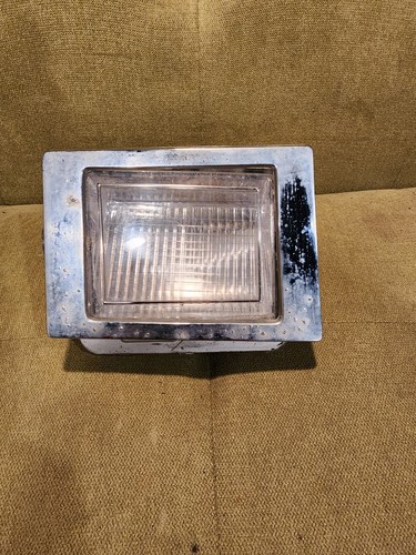 1980-1985 Oldsmobile Delta 88 98 Passenger Right Front Corner Light With Bezel