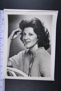 Five 1976 ALICE Type 1 TV Press Photos~VIC TAYBACK~LINDA LAVIN~HOLLIDAY~(id3247)