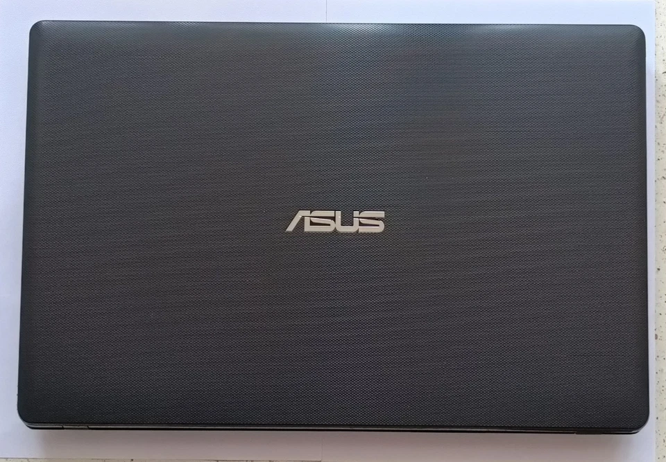 PC Notebook Asus F552MJ Portatile Nero Completo SSD 256GB Con Mouse E Borsa - Immagine 2 di 4