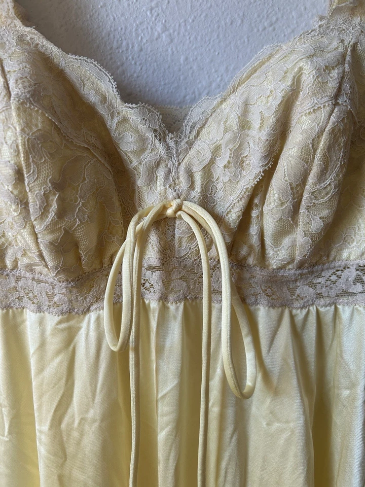 Sutiã embutido vintage Olga dormindo linda renda amarelo claro boneca bebê camisola tamanho 36 - Imagem 3 de 4