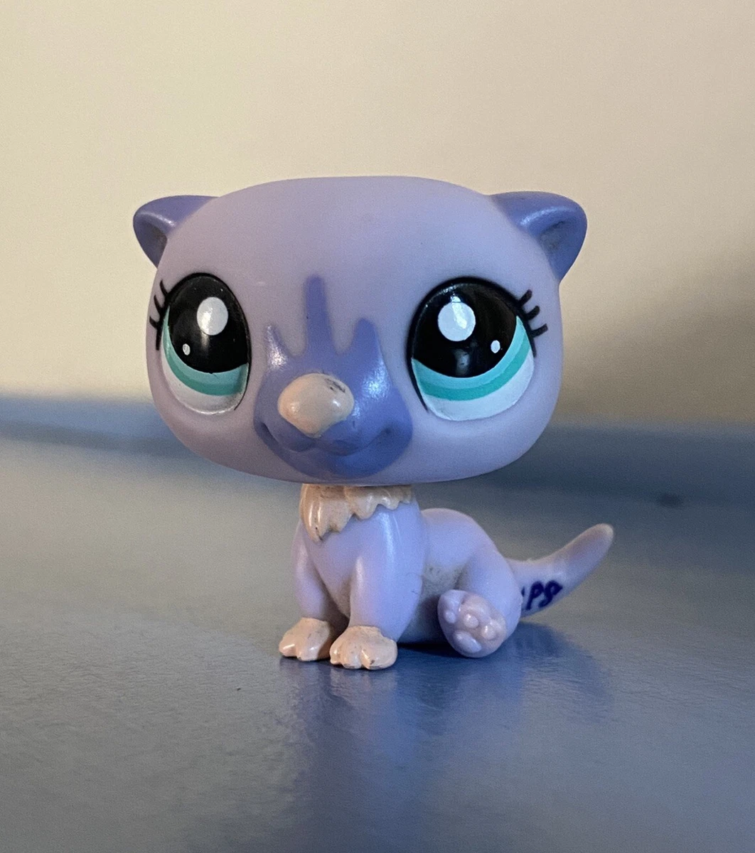 Littlest Pet Shop Authentic 2509 Purple Sea Otter Blue Eyes European