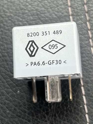 Grey Relay For Renault 20 241 077 / 8200 35 489 - Picture 3 of 3