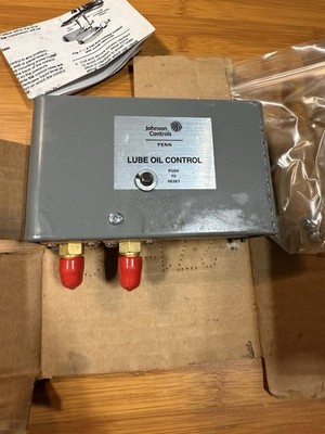 BRAND NEW  Johnson Controls P145ncb-82C Lube Oil Control,6.5 Psi,120/240