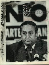 1980 Press Photo Troy, New York Mayor Louis Anthony at press conference