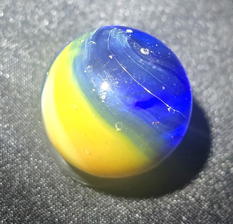 AKRO AGATE COBALT BLUE & EGGYOLK 47/64" #45