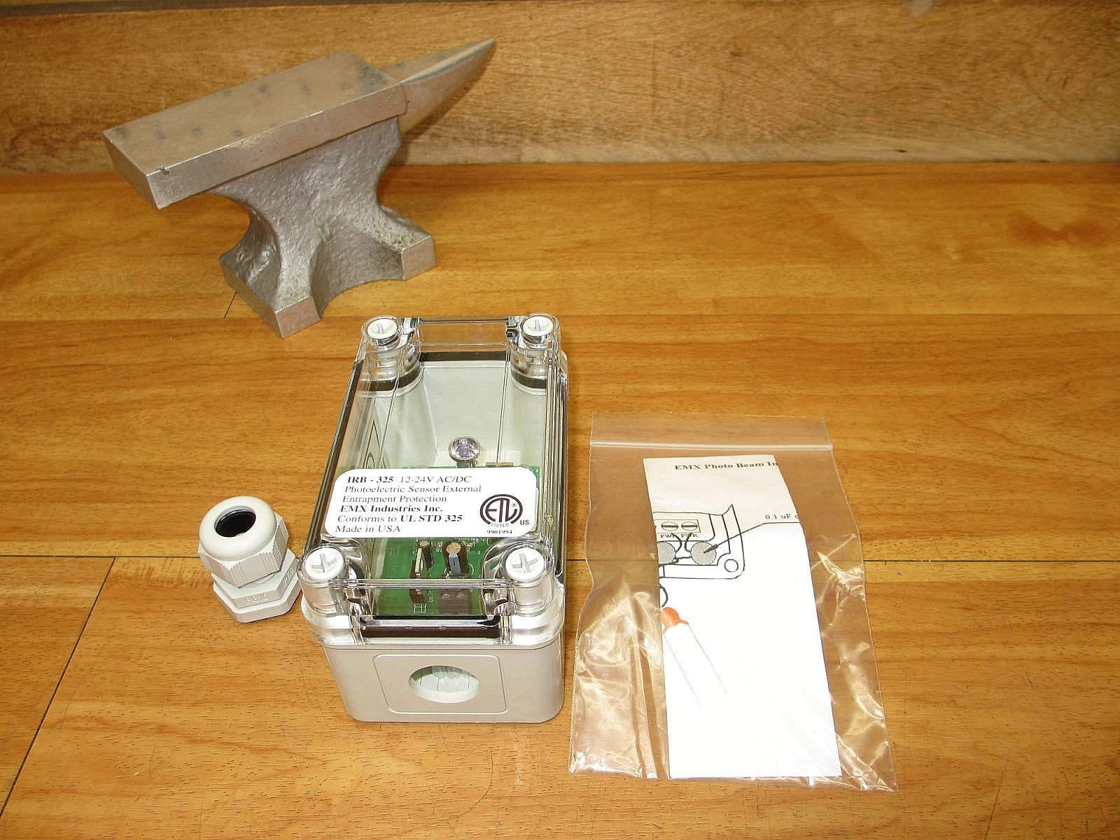EMX IRB-325 *NEW OLD STK* Photoelectric Sensor External