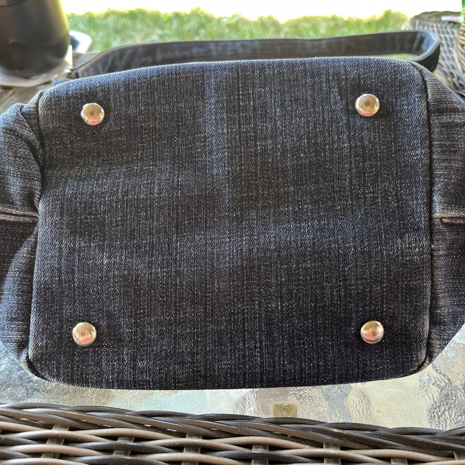 Vera Bradley Jean Purse Blue With Paisley Interior PreOwned But Great Condition - Image 3 of 4