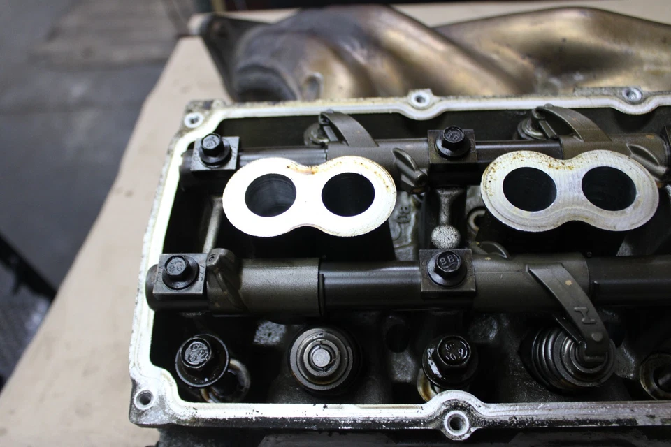 6.1升HEMI DODGE CHRYSLER JEEP DRIVER CYLINDER HEAD W EXHAUST MANIFOLD 05037369AA — 第 2/4 张图片