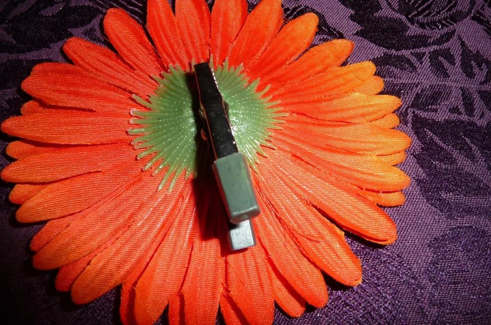 Pinza de pelo flor de seda artesanal naranja amarillo margarita 4 1/2" nueva sin etiquetas Foto 3 de 3