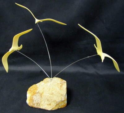 Vintage Marvin Wernick Co. Kinetic Art 1974 Quartz Base 3 Flying Seagulls VGUC
