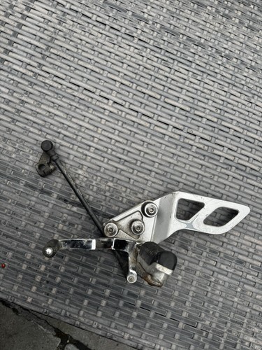 Suzuki GSF 650 Bandit Footrest Hanger Left Gear Lever 2005 2006 GSF650S B211