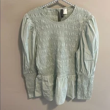 Divided H&M Mint Green Women’s Smocked Top. Size Large NWT