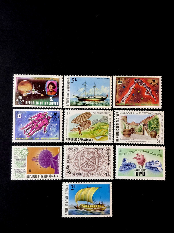 MALDIVE  ISLANDS  10 UNUSED  STAMPS  #3