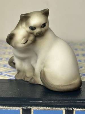 Vintage George Good Siamese Cats Cuddling Miniature Porcelain Figurine 2''x2''