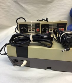 1985 Original NES Nintendo System Console Tested w/ Controllers *READ*