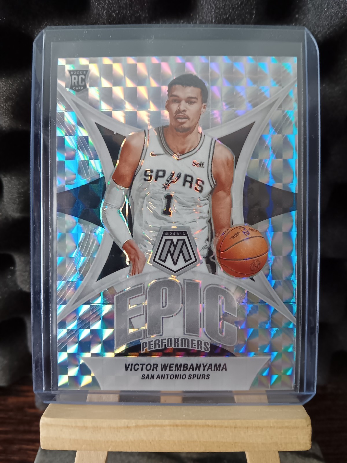 2023-24 Panini Mosaic Victor Wembanyama Epic Performers Insert Silver Prizm RC 
