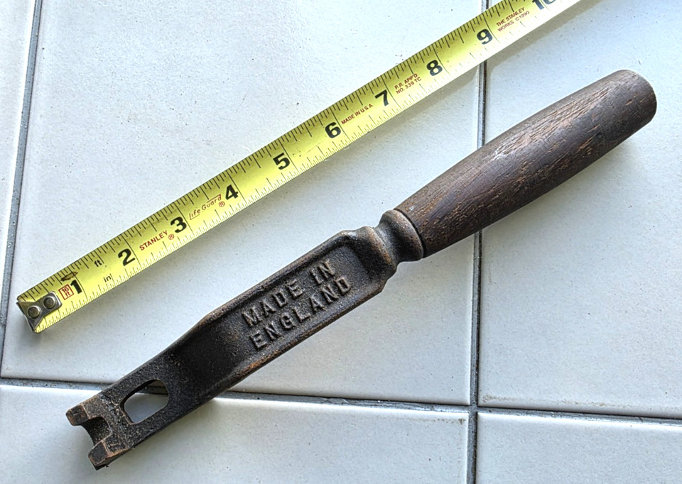Unusual Antq CAST IRON  STOVE TOOL EYE LID LIFTER HANDLE WRENCH Mad England