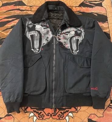 Schwarz / dunkelgrau besticktes Wolf Pack Maharishi Jacke Größe L XL