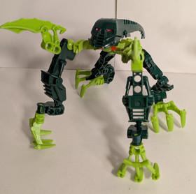 Lego Bionicle Tarduk 8974 Complete and 7138 Rahkshi (Lot of 2)