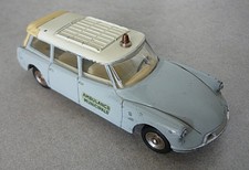 Citroën break ID 19   Dinky  Toys France n° 556 - version ambulance sans boîte