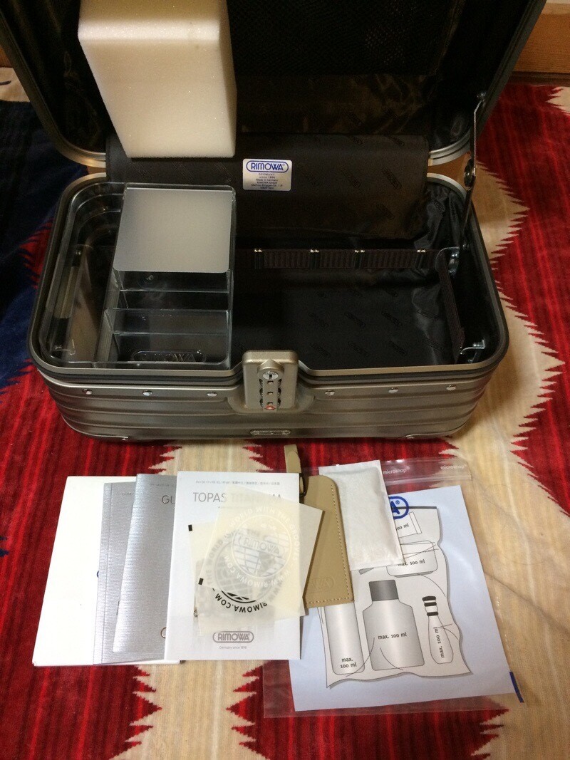 Unused Rimowa Topas Titanium Beauty Case 920.38.03 Suitcase Unused Rimowa Topas Titanium Beauty Case 920.38.03 Suitcase