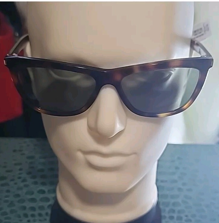 Occhiali da sole Saint Laurent58 mm occhi di gatto. Migliora il tuo stile giorno di sole con l'italiano