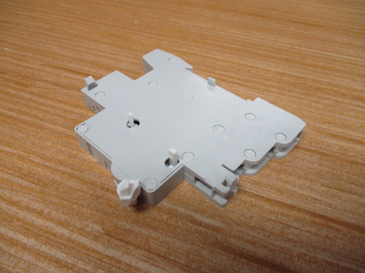 まの Merlin Gerin 26923 Square D Auxiliary Contact Schneider