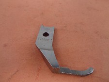 Outside Pfaff 146,195,545,1240 Single Right Toe Zipper Walking Foot 49558C-D