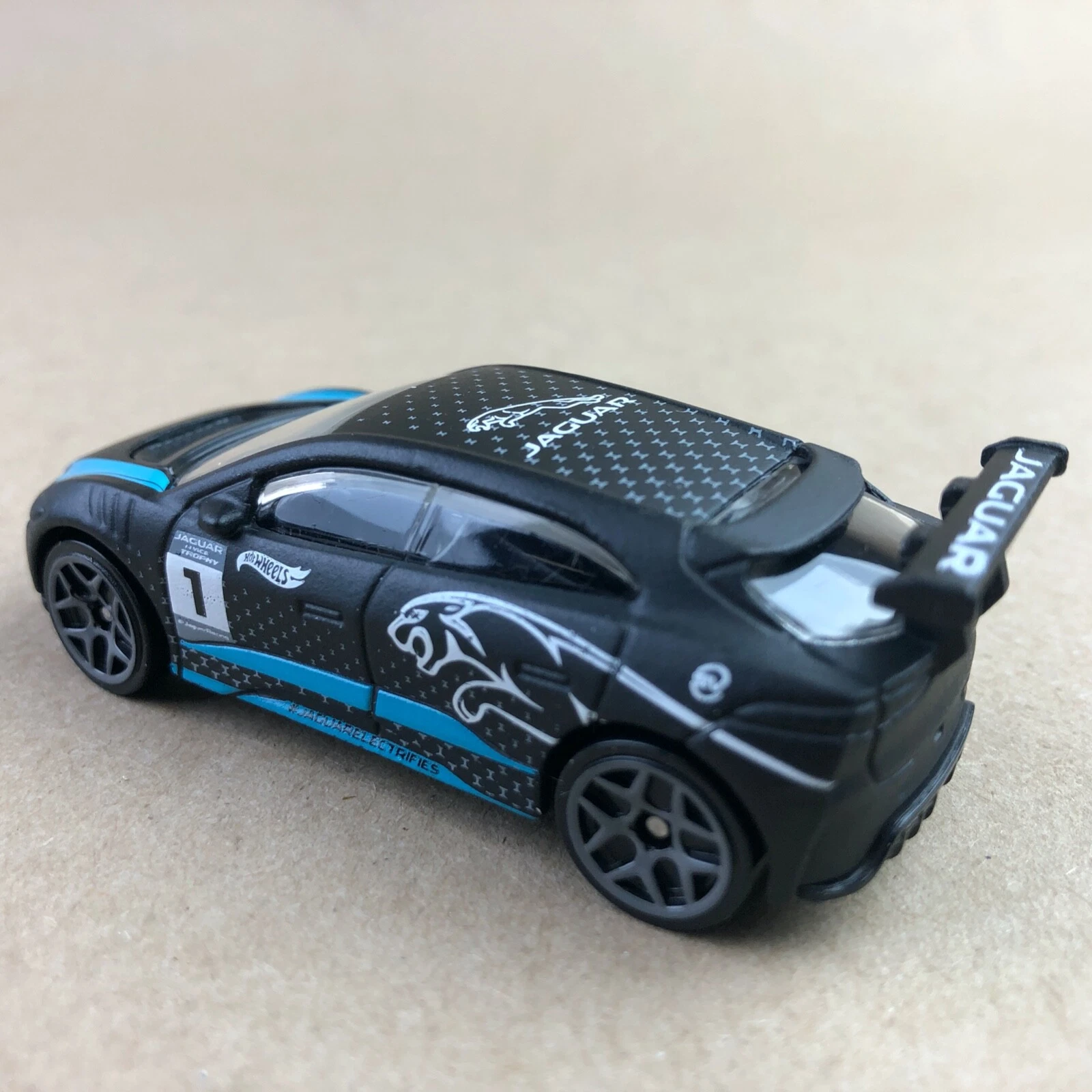  hot wheels jaguar i-pace etrophy brinquedo carro fundido solto 