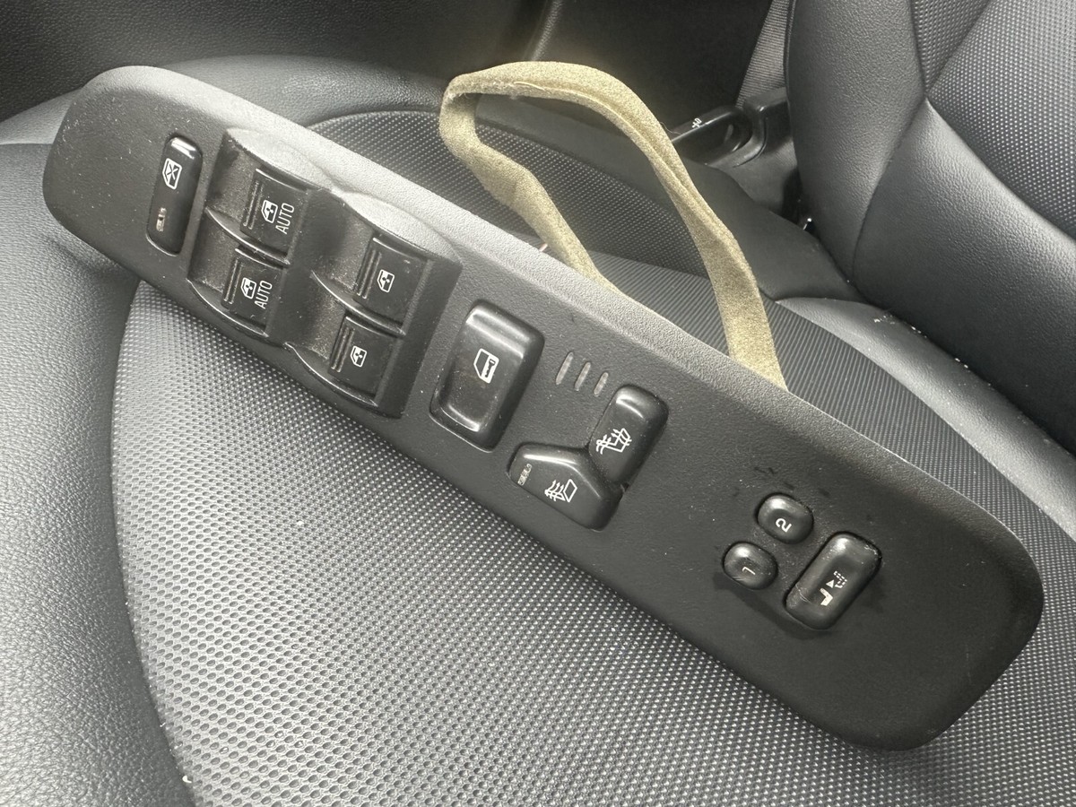 2005–2009 Saab 9-7x Drivers Side Window Control Switch Unit