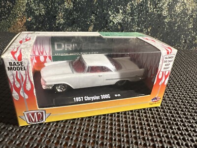 M2 Machines Base Model 1957 CHRYSLER 300C White 10-23 1:64