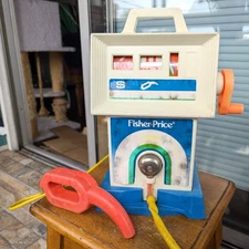 Vintage 1983 Fisher-Price #984 Gas & Go Service Center Pretend Play Station Pump