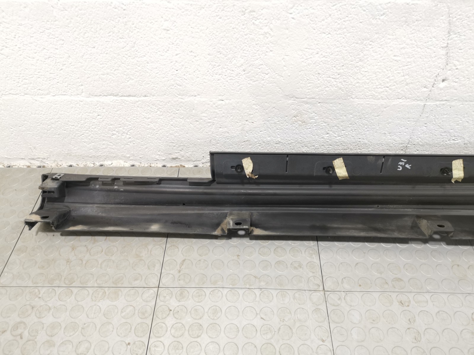 Maserati Ghibli 2019 M156E RWD 3.0 L Right Passenger Side Rocker Panel Skirt OEM