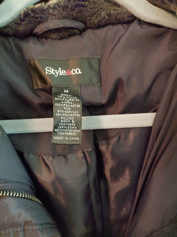 Chaqueta acolchada de plumón mediano Style & Co. para mujer cuello chal de piel sintética negro/gris usada en excelente estado Foto 3 de 4