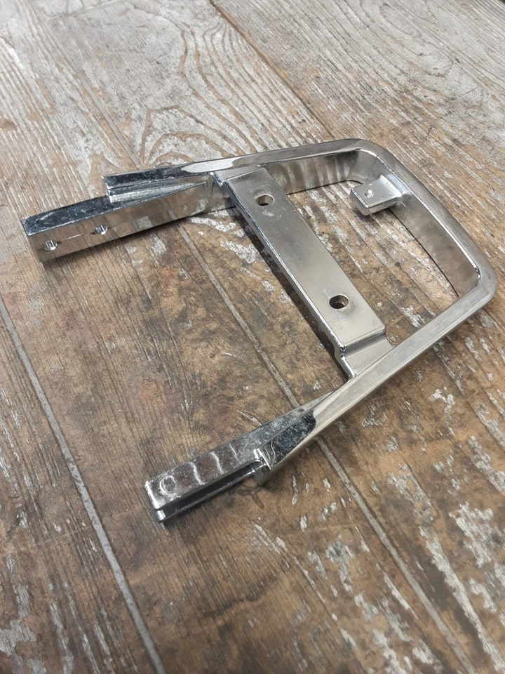 90 Kawasaki Vulcan 750 VN750 1990 barra de agarre trasera carenado trasero soporte de montaje Foto 4 de 4