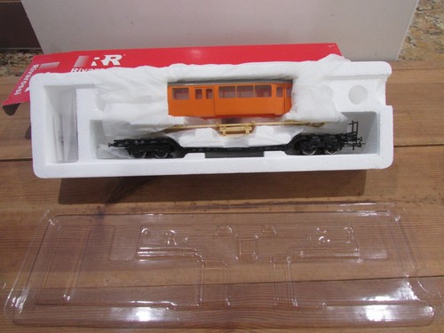 HO Scale Rivarossi HR6042 Heavy Flat Car w/ Coach Load. Lot#3547