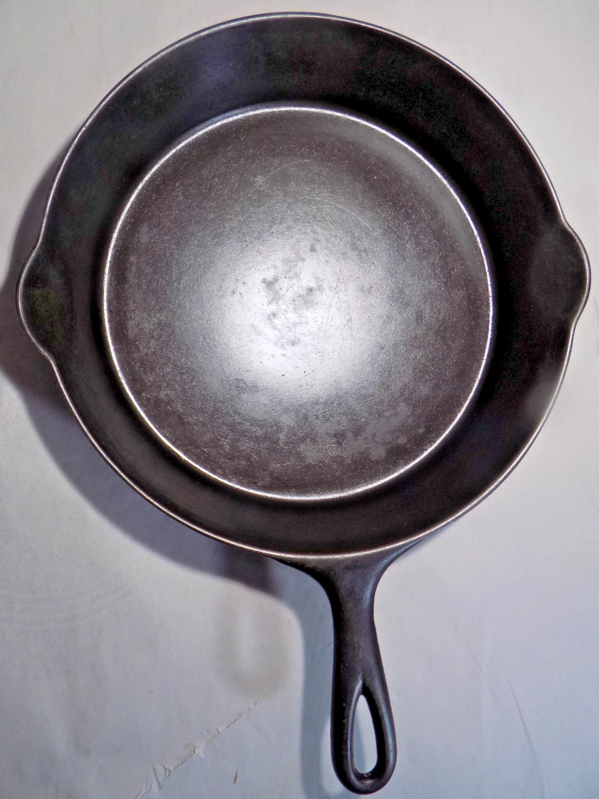 1895-'15 "WAGNER" Sidney O. No.8 Xtra Thin Wall Cast Iron Skillet-Restored-Spins
Opens in a new wind