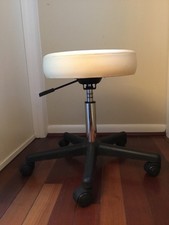 EARTHLITE Pneumatic Massage Rolling Stool - Adjustable, CFC-Free Vanilla Creme