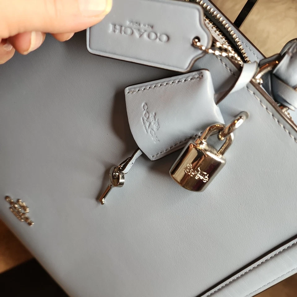 Bolso de mano Coach Zoe Carryall AZUL BEBÉ Foto 2 de 4