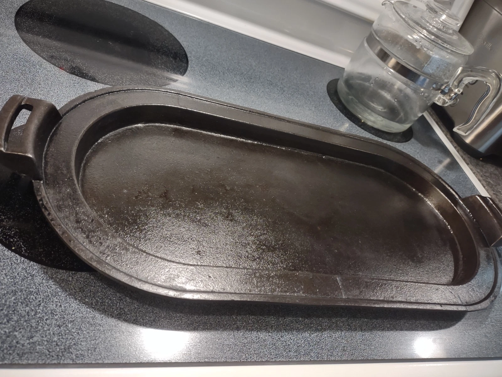 Griswold rare 752 slant logo griddle/sad iron heater number 8