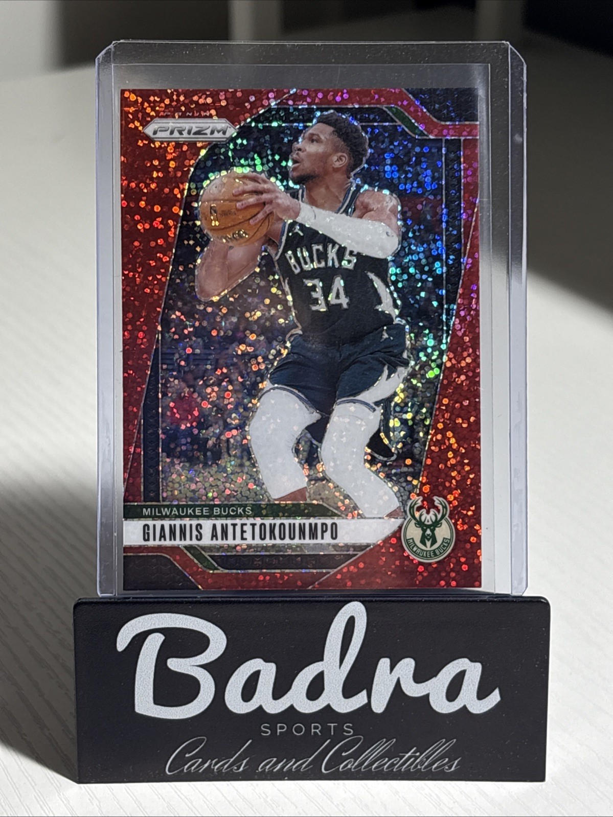 2024-25 Panini Prizm #85 Giannis Antetokounmpo - Red Sparkle Prizm 🔥