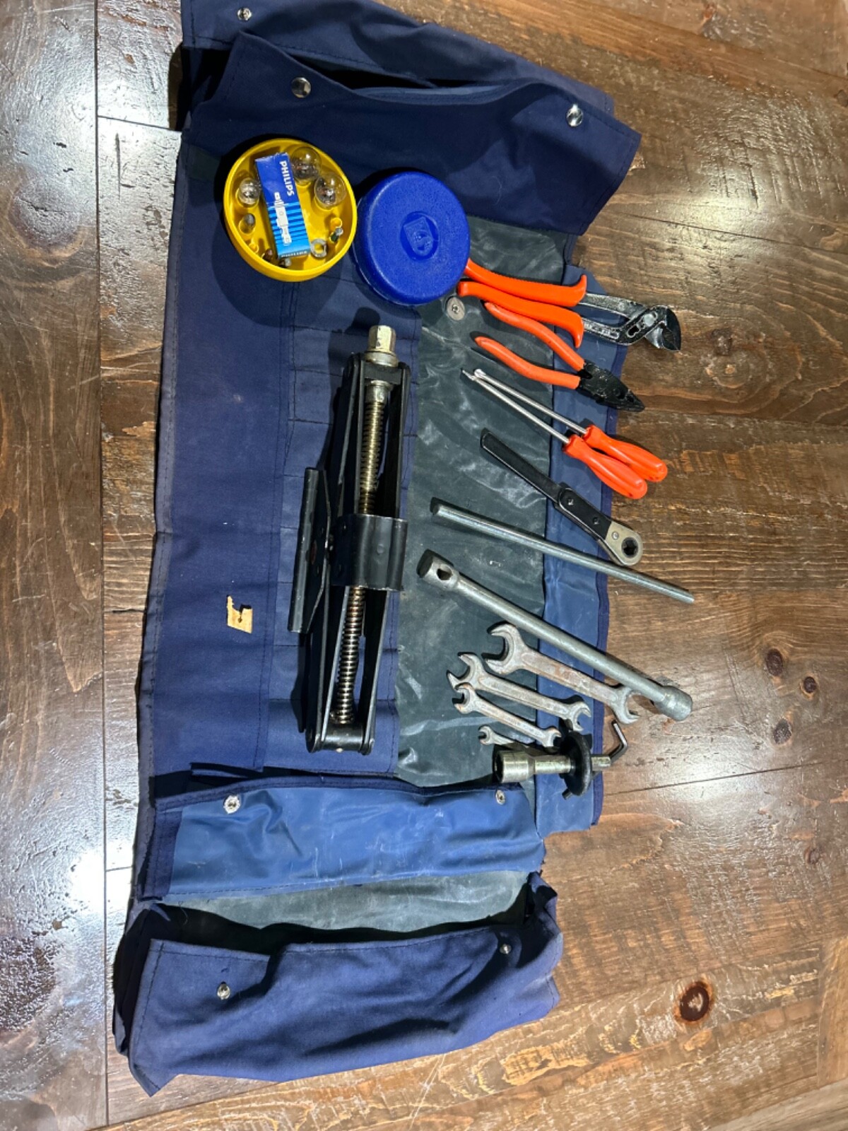 Lamborghini Countach LP400S tool kit