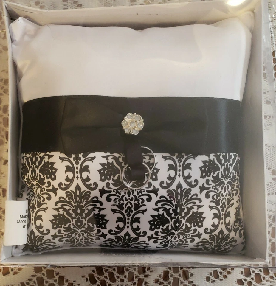 Almohada portadora de anillo de boda diseño damasco Lillian Rose almohada portadora de anillo B & W Foto 3 de 4