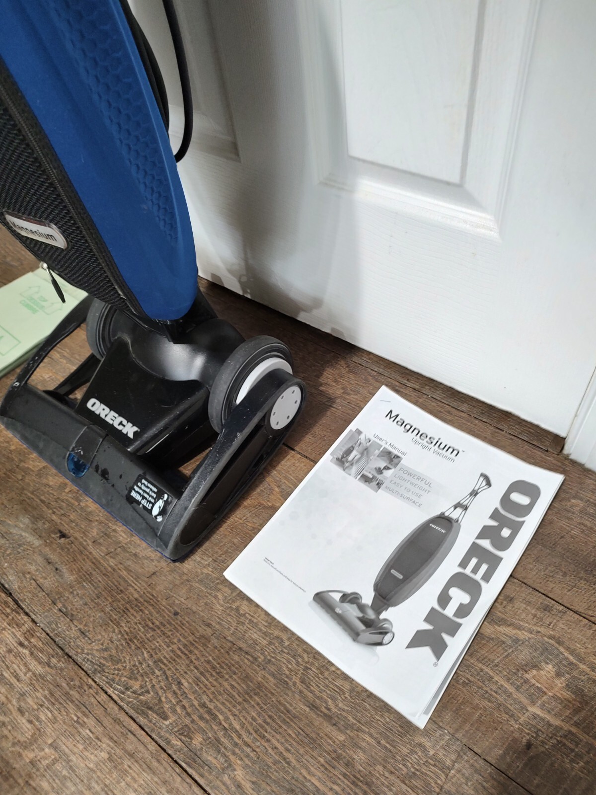 Oreck Magnesium 2Speed Bagged Upright Vacuum Ultra Light Weight Nice