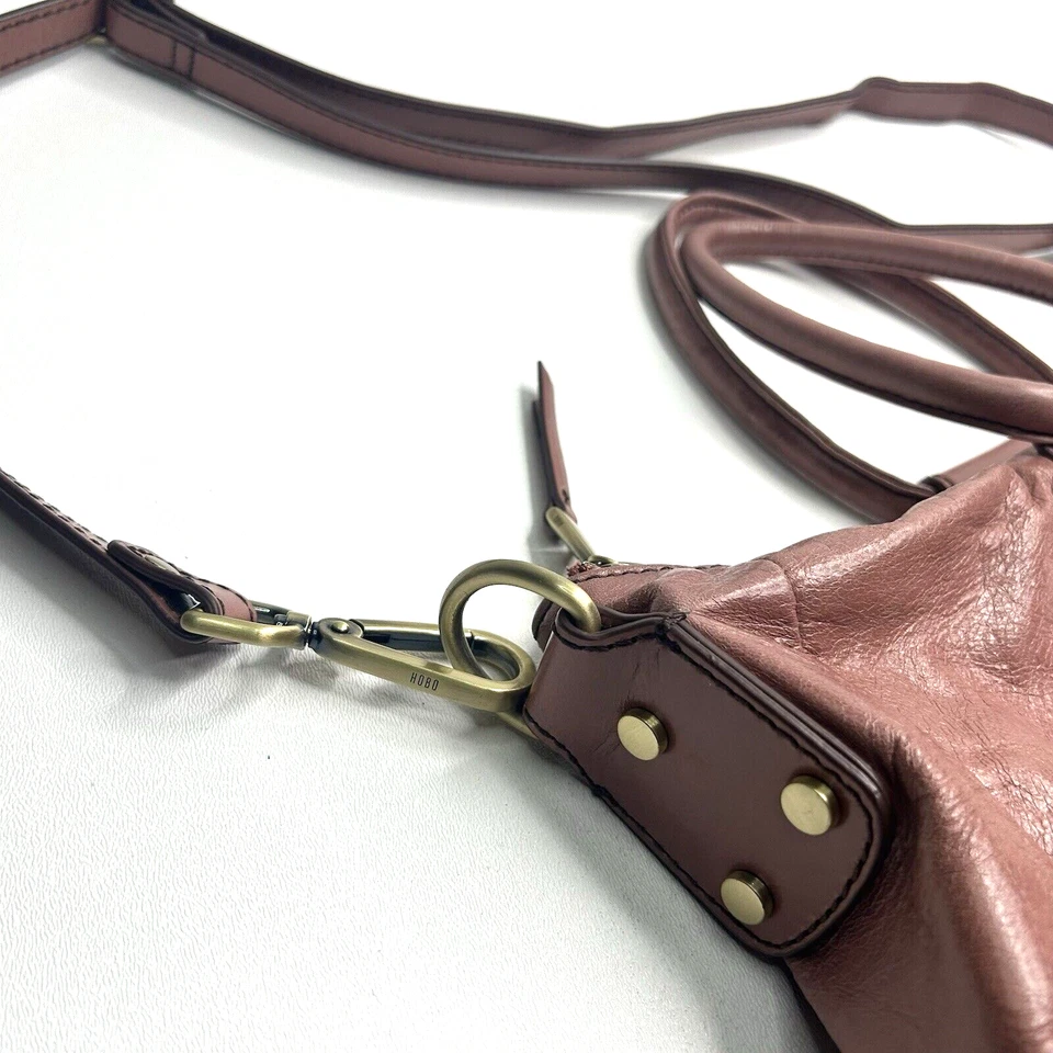 Bolso grande HOBO INTERNATIONAL Sheila con correa bandolera extraíble rubor oscuro Foto 2 de 4