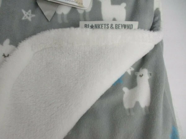 HTF NWT Blankets Beyond Grey And White Llama Alpaca Stars Plush