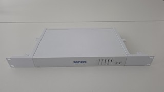 Sophos SG 135 Rev. 3 Firewall – Inkl. Rackmountkit & Netzteil